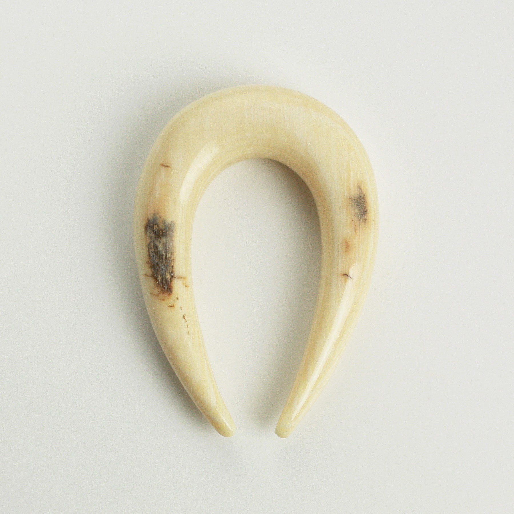 マンモス牙ボディピアス - IBUQUI 下北沢にあるオーガニック