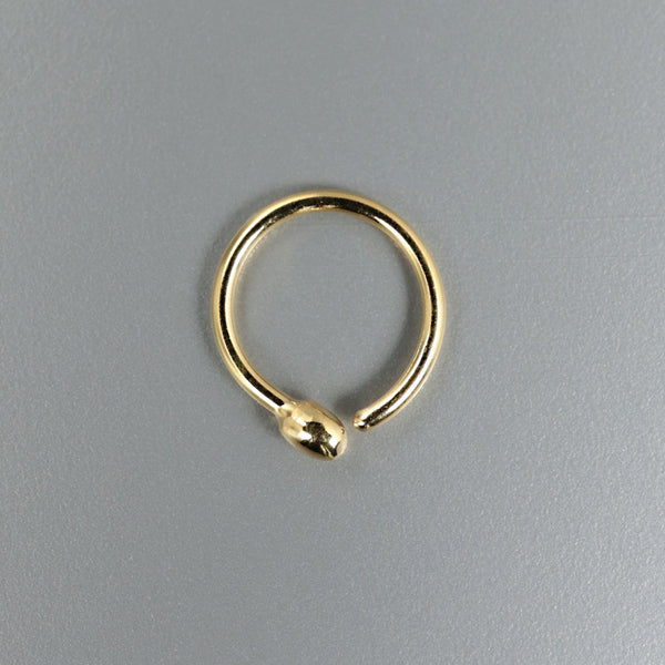 ゴールドプレート加工のノーズリングピアス