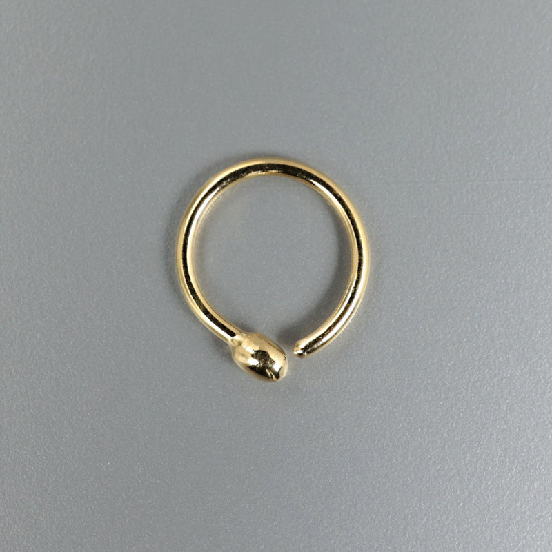 ゴールドプレート加工のノーズリングピアス