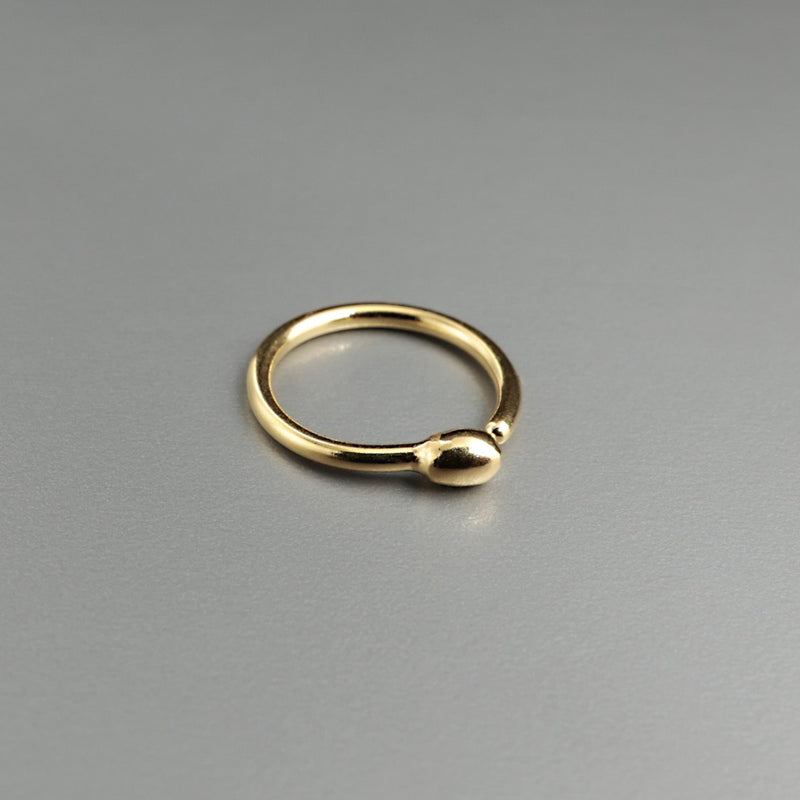 ゴールドプレート加工のノーズリングピアス