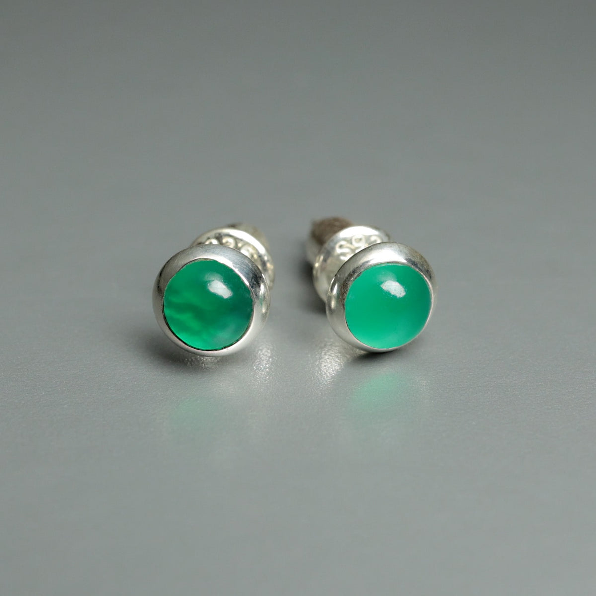 しぇる】HUF ロゴ スタッドピアス グリーン しぇる様専用】HUF ロゴ