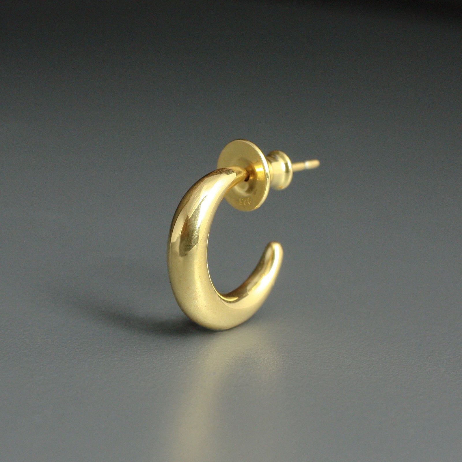 ゴールド クロスキューブ スタッドピアス SYMPATHY OF SOUL（シンパシーオブソウル） Tiny Pyramid Stud